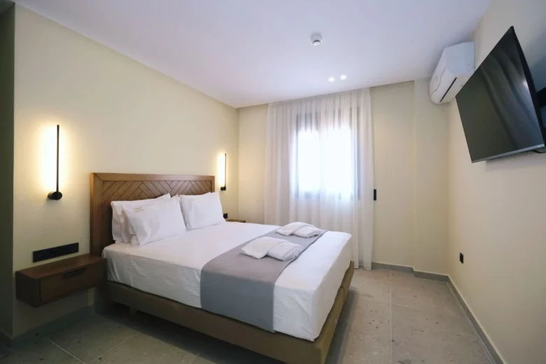 Apartment 203 4